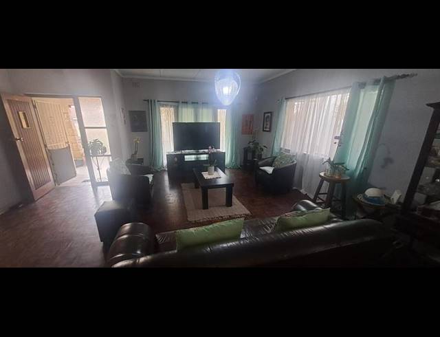 3 BEDROOM HOUSE FOR SALE IN SYDENHAM